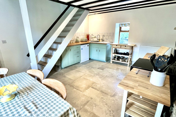 Kitchen Cooker Diner