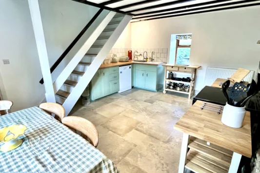 Kitchen Cooker Diner